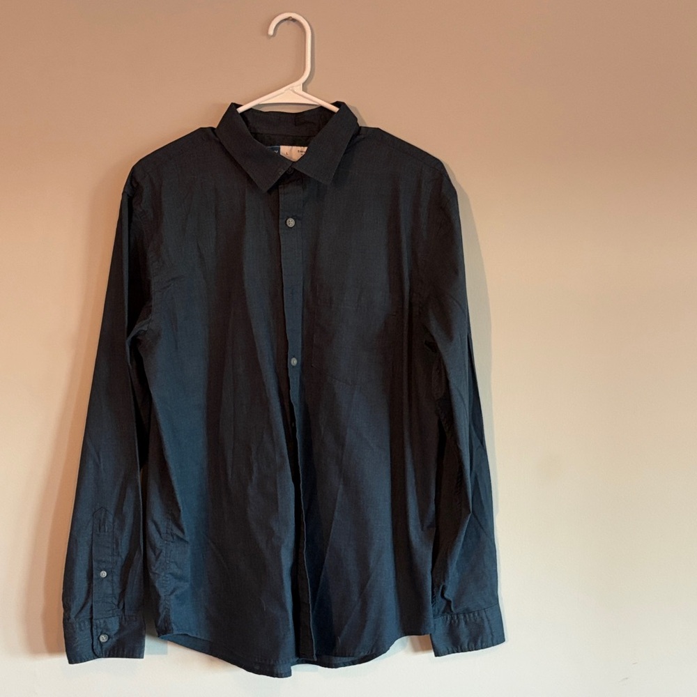 Men’s Large Old Navy Dark Blue Everyday Button-Up Shirt Worn Once